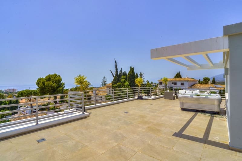 4 bedroom Villa for sale in Marbella with pool garage - € 2,450,000 (Ref: 8344654)