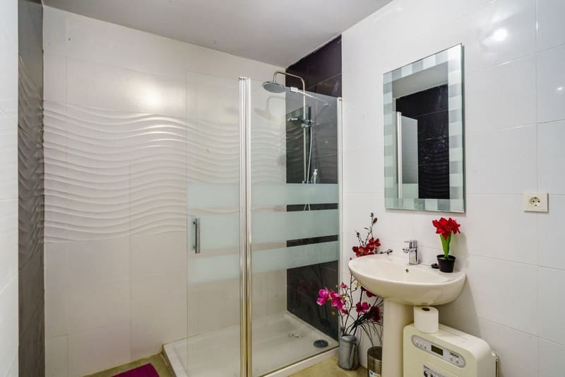 4 bedroom Villa for sale in Marbella with pool garage - € 2,450,000 (Ref: 8344654)