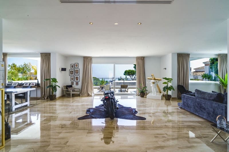 4 bedroom Villa for sale in Marbella with pool garage - € 2,450,000 (Ref: 8344654)