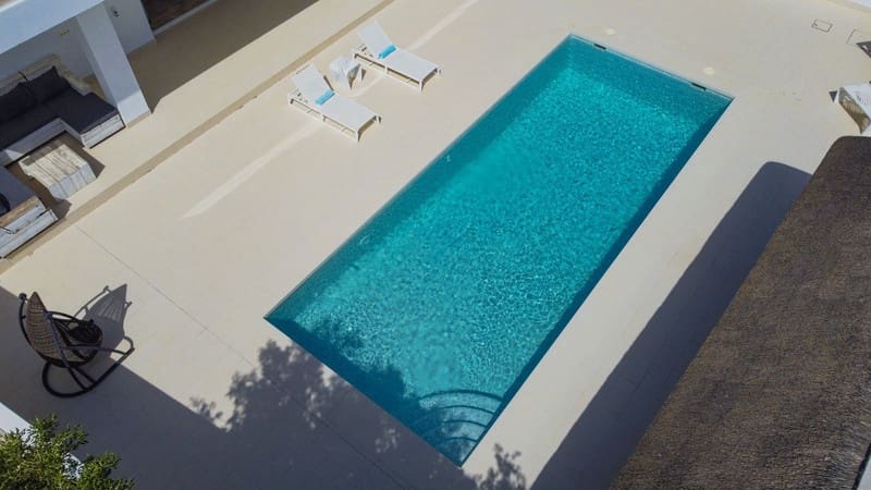 4 bedroom Villa for sale in Marbella with pool garage - € 2,450,000 (Ref: 8344654)