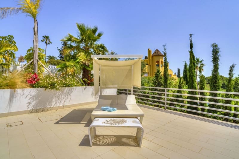 4 bedroom Villa for sale in Marbella with pool garage - € 2,450,000 (Ref: 8344654)