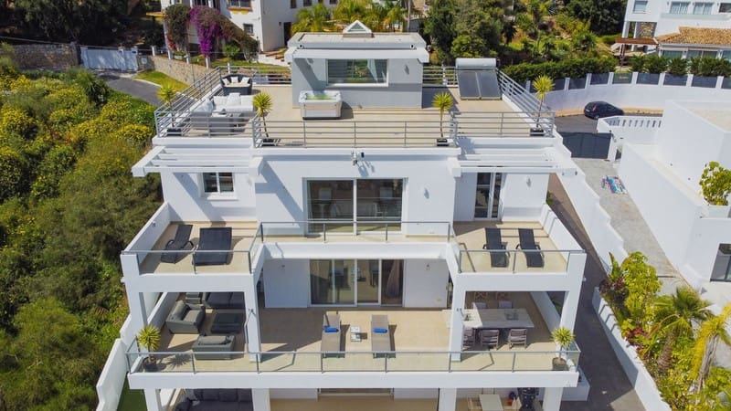 4 bedroom Villa for sale in Marbella with pool garage - € 2,450,000 (Ref: 8344654)