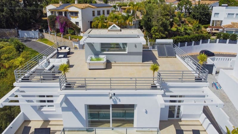 4 bedroom Villa for sale in Marbella with pool garage - € 2,450,000 (Ref: 8344654)