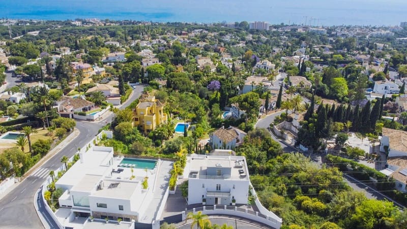 4 bedroom Villa for sale in Marbella with pool garage - € 2,450,000 (Ref: 8344654)