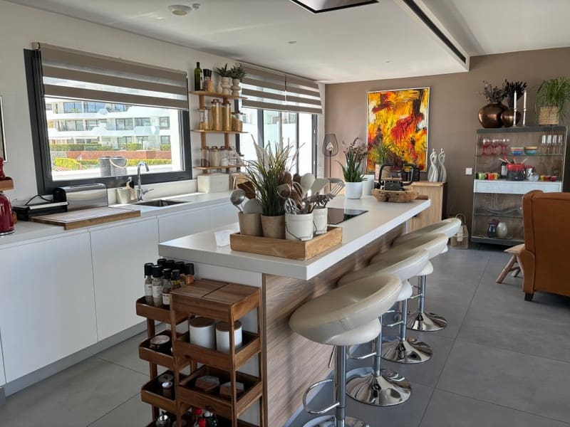 2 soveværelse Penthouse til salg i Benalmadena med swimmingpool garage - € 1.075.000 (Ref: 8347855)