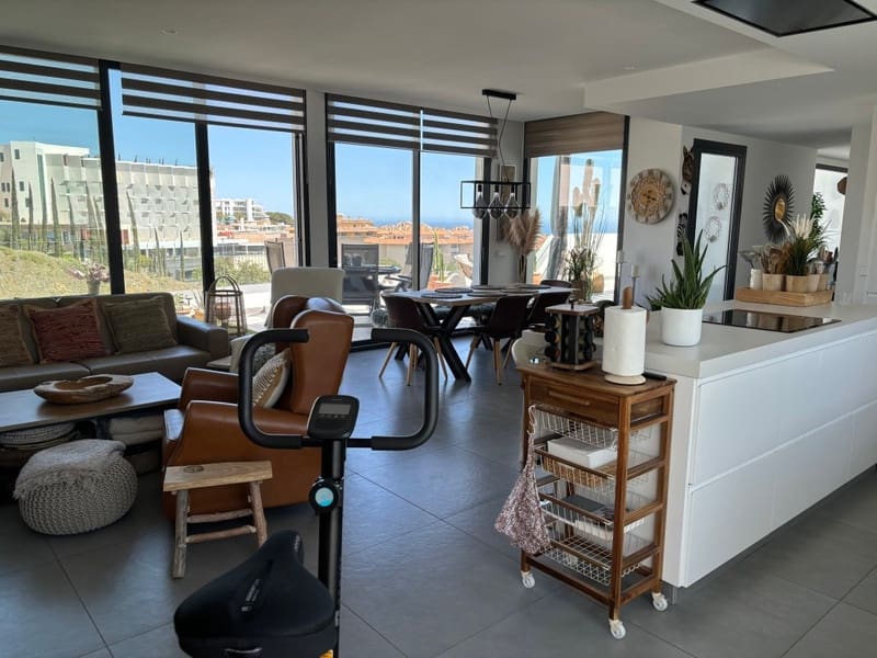 2 soveværelse Penthouse til salg i Benalmadena med swimmingpool garage - € 1.075.000 (Ref: 8347855)