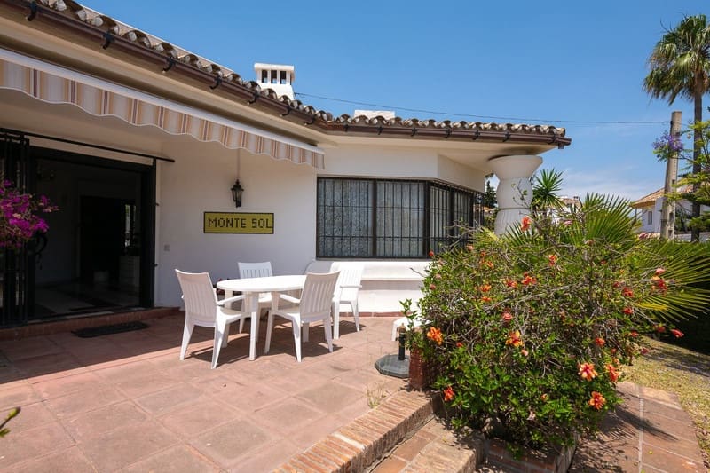 3 bedroom Villa for sale in Estepona with pool garage - € 1,050,000 (Ref: 8365854)