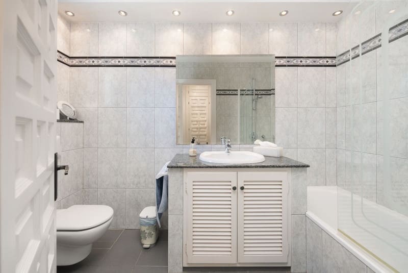 3 bedroom Villa for sale in Estepona with pool garage - € 1,050,000 (Ref: 8365854)