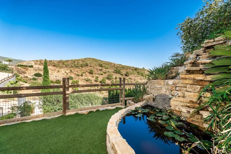 5 bedroom Villa for sale in Benahavis with pool garage - € 1,595,000 (Ref: 8373717)