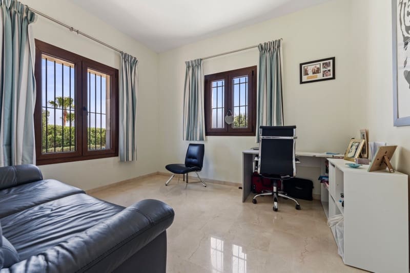 5 sypialnia Willa na sprzedaż w Sotogrande z basenem garażem - 1 695 000 € (Ref: 8383073)