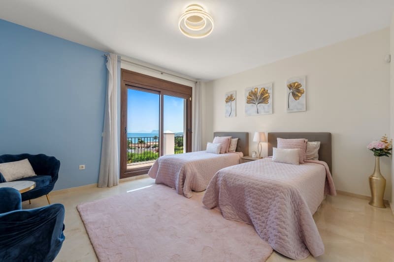 5 sypialnia Willa na sprzedaż w Sotogrande z basenem garażem - 1 695 000 € (Ref: 8383073)