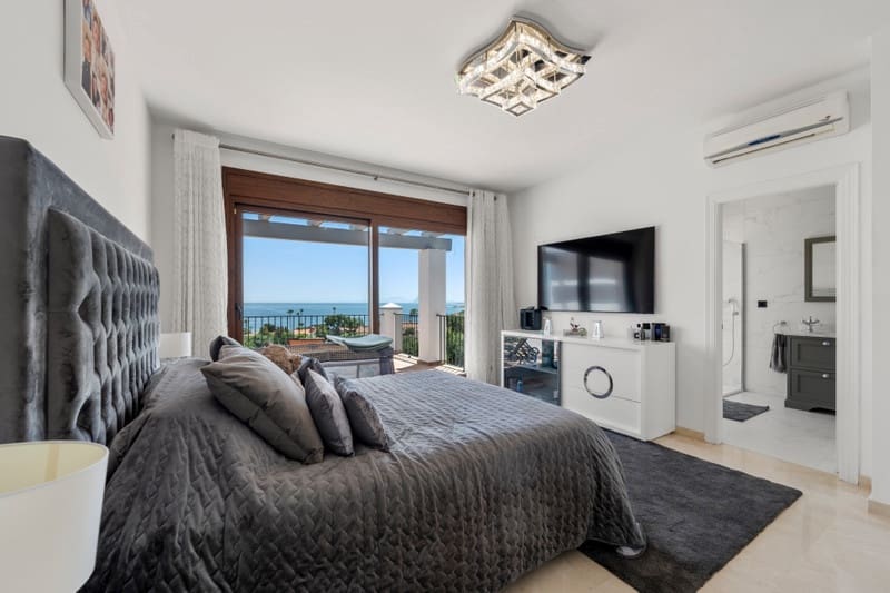 5 sypialnia Willa na sprzedaż w Sotogrande z basenem garażem - 1 695 000 € (Ref: 8383073)