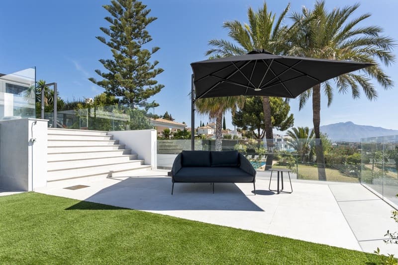 6 soverom Villa til salgs i El Paraiso med svømmebasseng garasje - € 6 200 000 (Ref: 8383078)