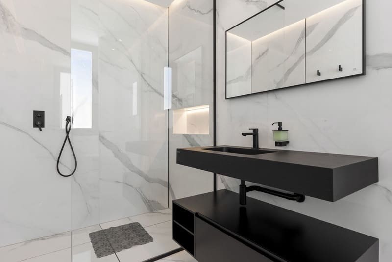 6 soverom Villa til salgs i El Paraiso med svømmebasseng garasje - € 6 200 000 (Ref: 8383078)