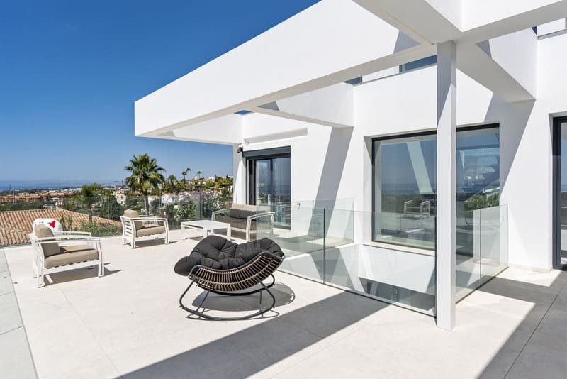 6 soverom Villa til salgs i El Paraiso med svømmebasseng garasje - € 6 200 000 (Ref: 8383078)