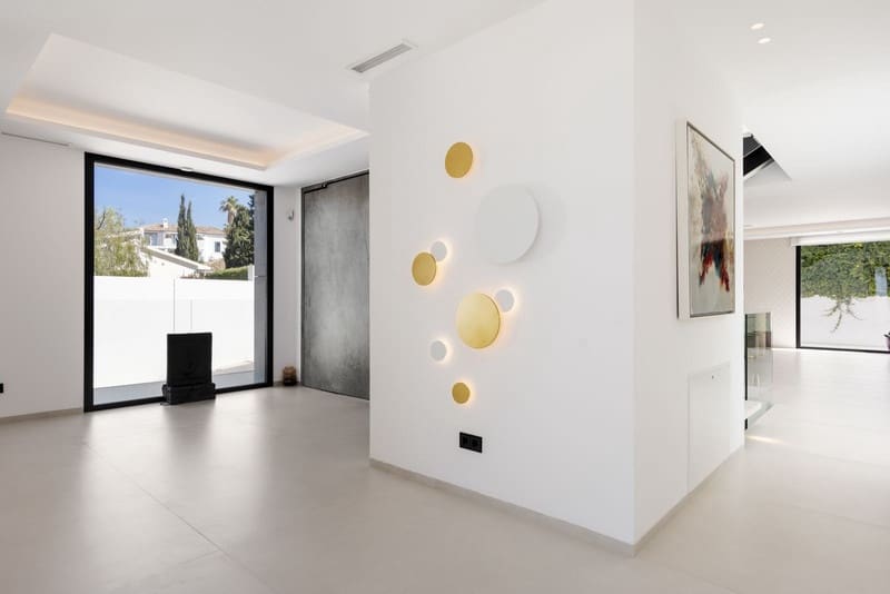 6 soverom Villa til salgs i El Paraiso med svømmebasseng garasje - € 6 200 000 (Ref: 8383078)