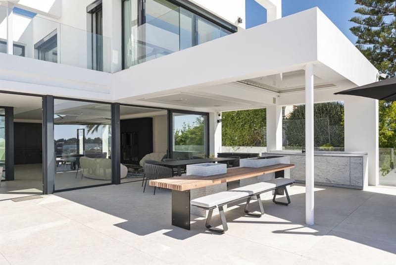 6 soverom Villa til salgs i El Paraiso med svømmebasseng garasje - € 6 200 000 (Ref: 8383078)