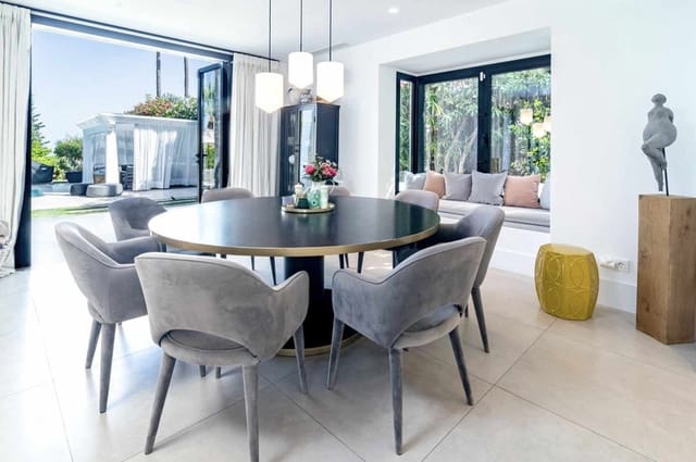 4 soveværelse Villa til salg i Nueva Andalucia, Marbella med swimmingpool garage - € 4.495.000 (Ref: 8396606)