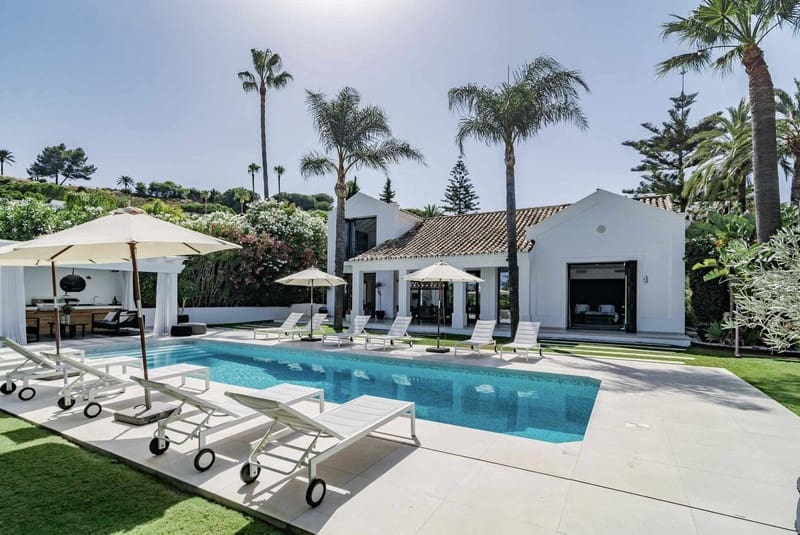 4 soveværelse Villa til salg i Nueva Andalucia med swimmingpool garage - € 4.495.000 (Ref: 8396606)