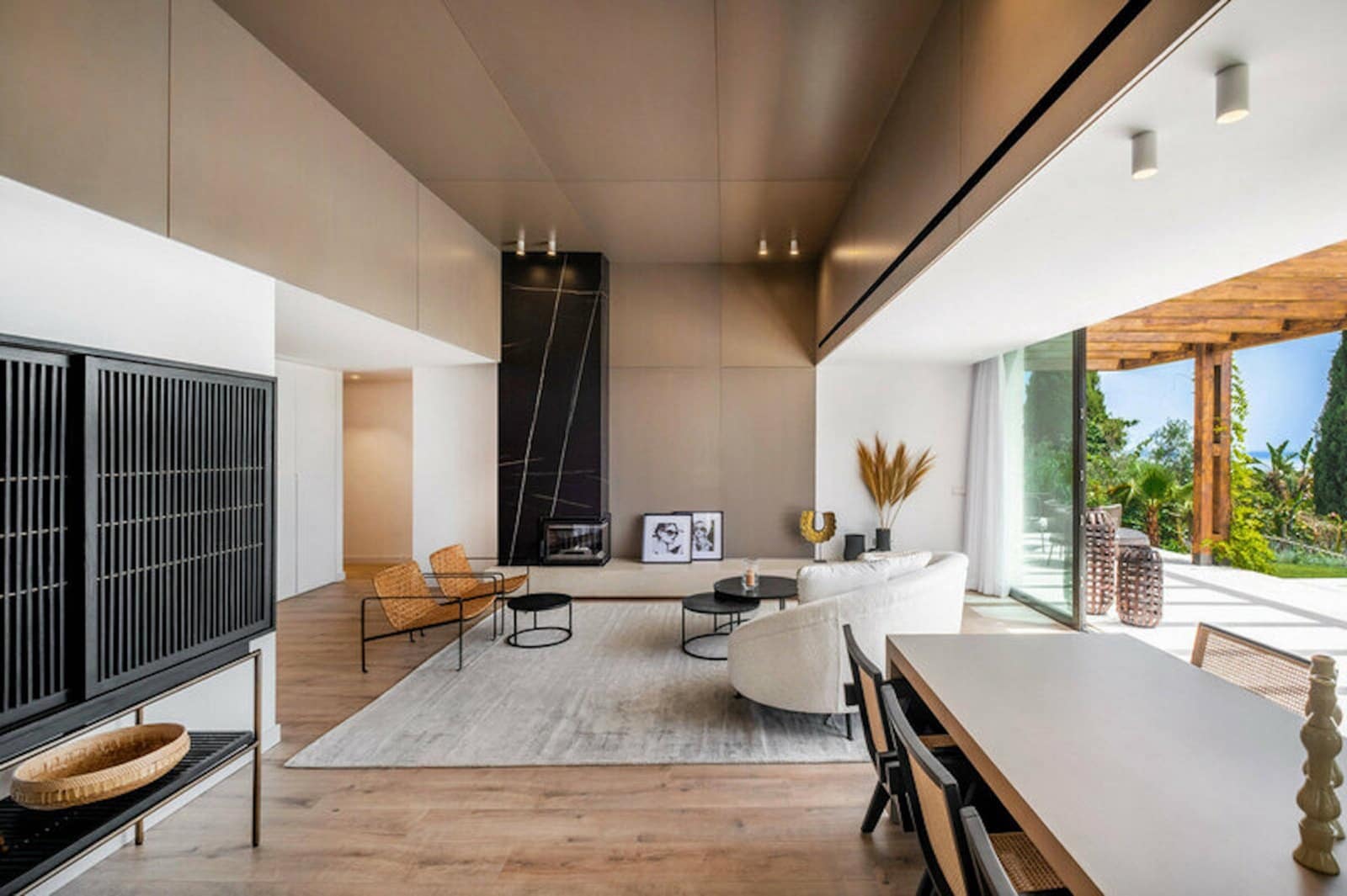 4 bedroom Villa for sale in Benahavis with pool garage - € 2,325,000 (Ref: 8403673)