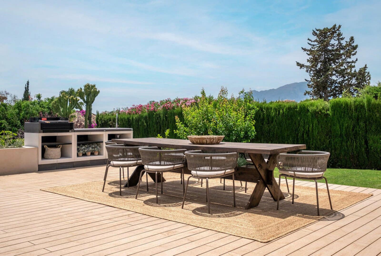 4 bedroom Villa for sale in Benahavis with pool garage - € 2,325,000 (Ref: 8403673)