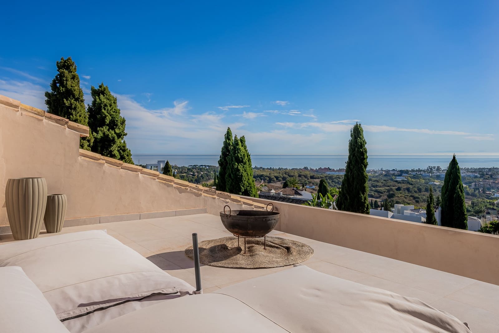 4 bedroom Villa for sale in Benahavis with pool garage - € 2,325,000 (Ref: 8403673)