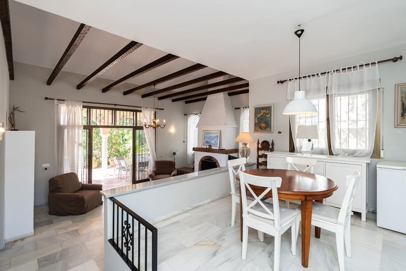 3 bedroom Villa for sale in Marbella with pool garage - € 1,680,000 (Ref: 8407129)