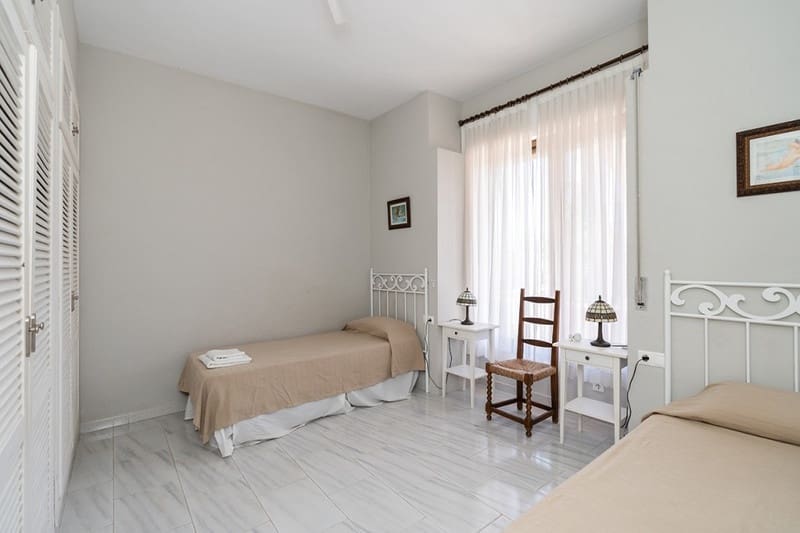 3 bedroom Villa for sale in Marbella with pool garage - € 1,680,000 (Ref: 8407129)