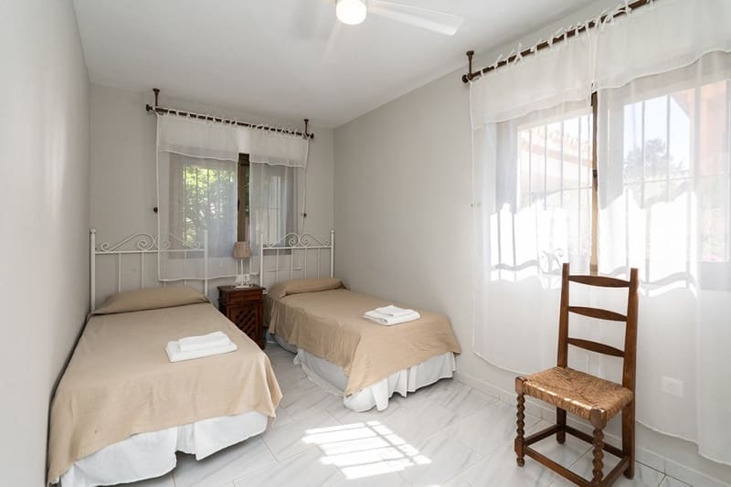 3 bedroom Villa for sale in Marbella with pool garage - € 1,680,000 (Ref: 8407129)