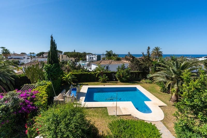 3 bedroom Villa for sale in Marbella with pool garage - € 1,680,000 (Ref: 8407129)