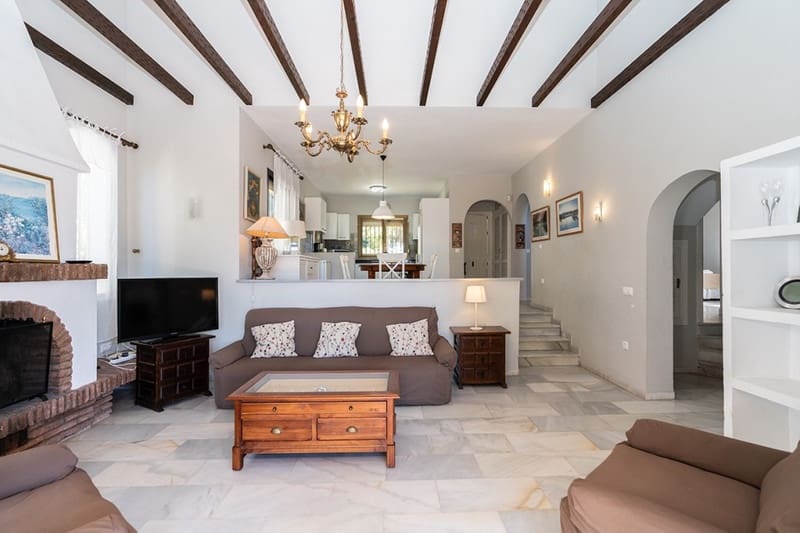 3 bedroom Villa for sale in Marbella with pool garage - € 1,680,000 (Ref: 8407129)