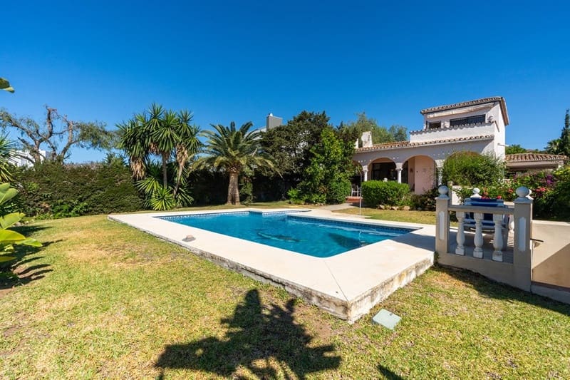 3 bedroom Villa for sale in Marbella with pool garage - € 1,680,000 (Ref: 8407129)