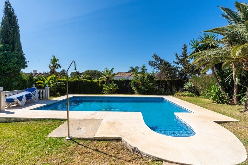 3 bedroom Villa for sale in Marbella with pool garage - € 1,680,000 (Ref: 8407129)
