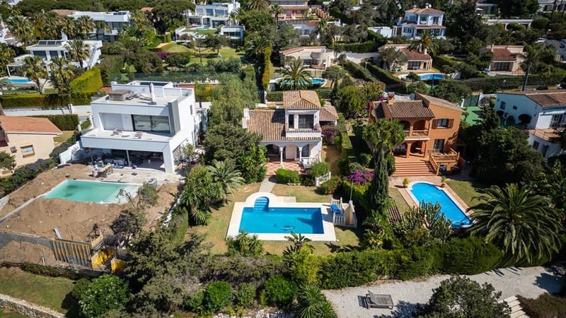 3 bedroom Villa for sale in Marbella with pool garage - € 1,680,000 (Ref: 8407129)