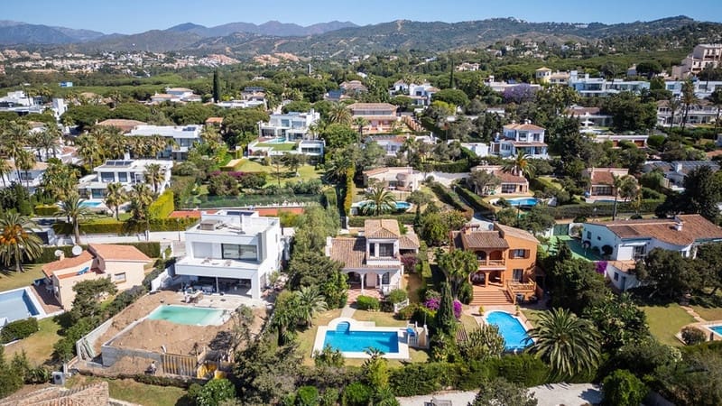 3 bedroom Villa for sale in Marbella with pool garage - € 1,680,000 (Ref: 8407129)