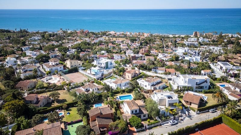 3 bedroom Villa for sale in Marbella with pool garage - € 1,680,000 (Ref: 8407129)