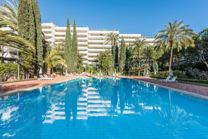 3 bedroom Apartment for sale in Marbella with pool garage - € 2,040,000 (Ref: 8411645)