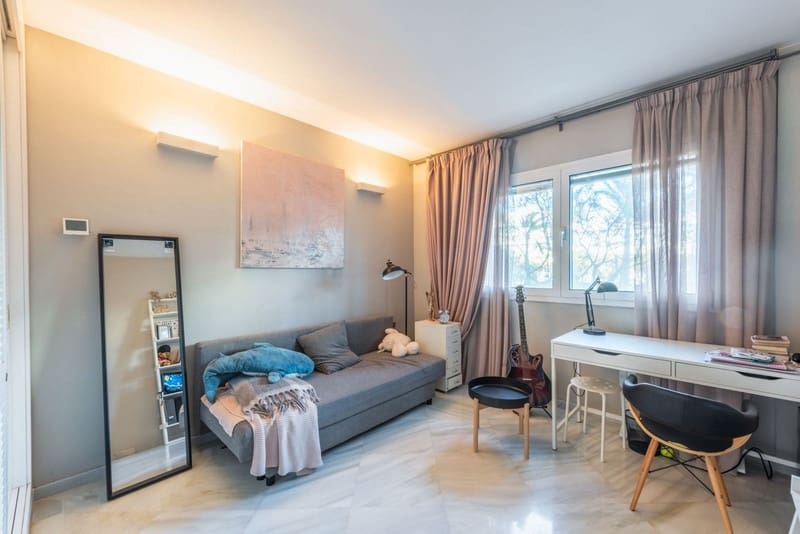 Apartamento de 3 habitaciones en Marbella en venta con piscina garaje - 2.040.000 € (Ref: 8411645)