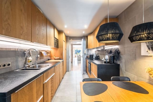 3 bedroom Apartment for sale in Marbella with pool garage - € 2,040,000 (Ref: 8411645)