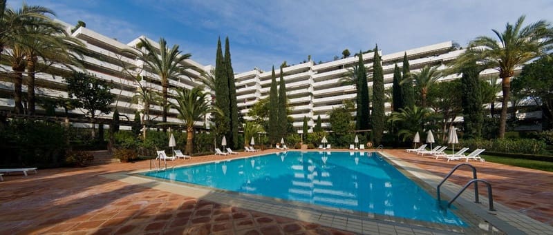 Apartamento de 3 habitaciones en Marbella en venta con piscina garaje - 2.040.000 € (Ref: 8411645)