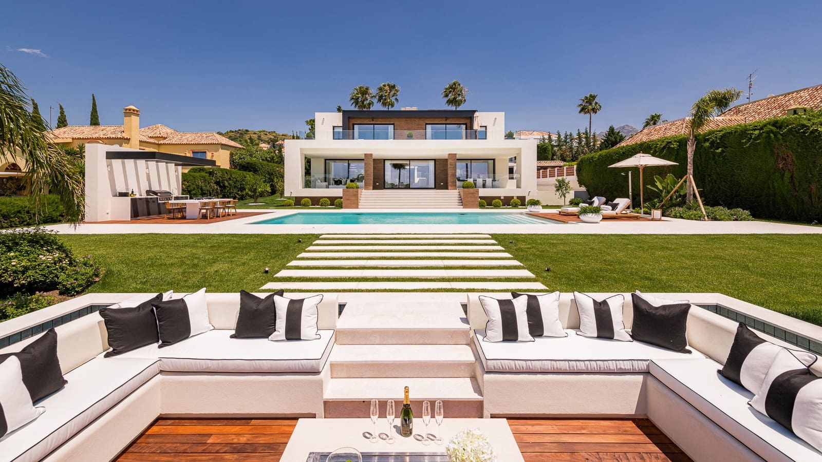 6 sypialnia Willa na sprzedaż w Marbella z basenem garażem - 5 995 000 € (Ref: 8424248)