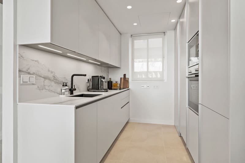 2 bedroom Apartment for sale in Marbella with pool garage - € 720,000 (Ref: 8430624)