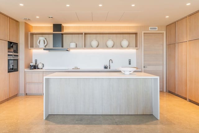 3 makuuhuone Huoneisto myytävänä paikassa Casares mukana uima-altaan 
autotalli - 2 499 000 € (Ref: 8445907)