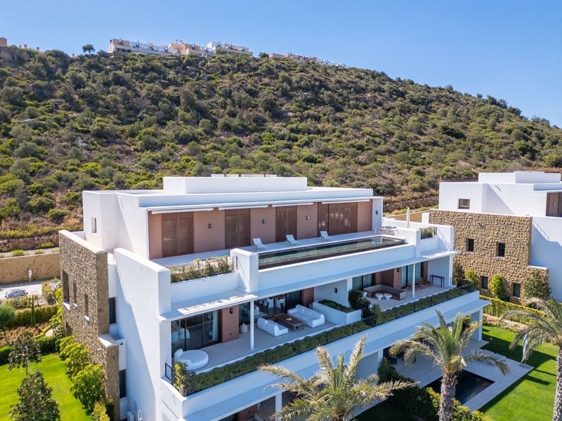 3 bedroom Apartment for sale in Casares with pool garage - € 2,499,000 (Ref: 8445907)