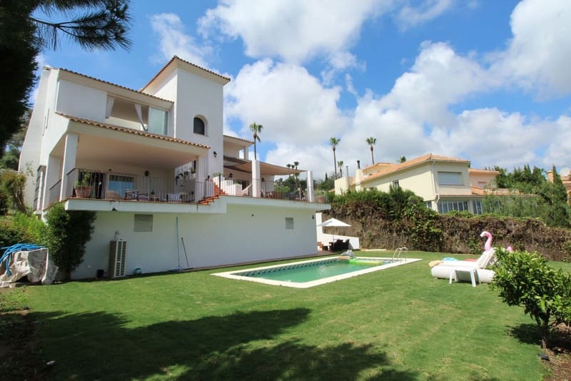 5 soveværelse Villa til salg i Sotogrande med swimmingpool garage - € 1.080.000 (Ref: 8450735)