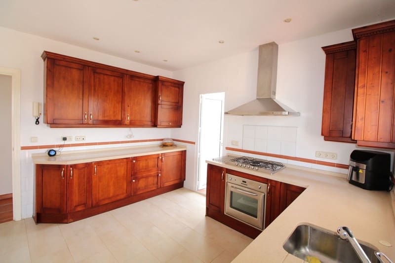 5 soveværelse Villa til salg i Sotogrande med swimmingpool garage - € 1.080.000 (Ref: 8450735)