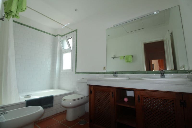 5 soveværelse Villa til salg i Sotogrande med swimmingpool garage - € 1.080.000 (Ref: 8450735)