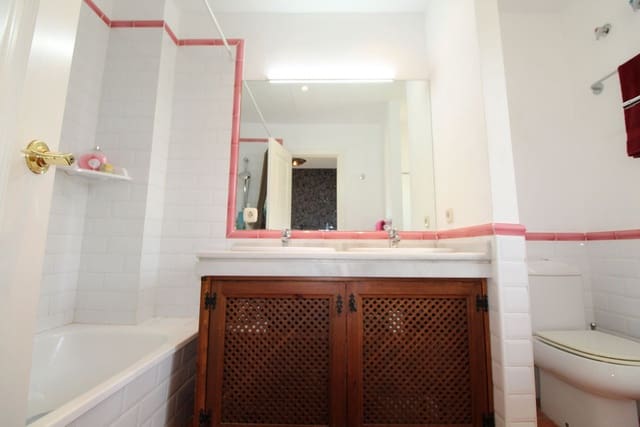 5 quarto Moradia para venda em Sotogrande Alto, San Roque com piscina garagem - 1 080 000 € (Ref: 8450735)