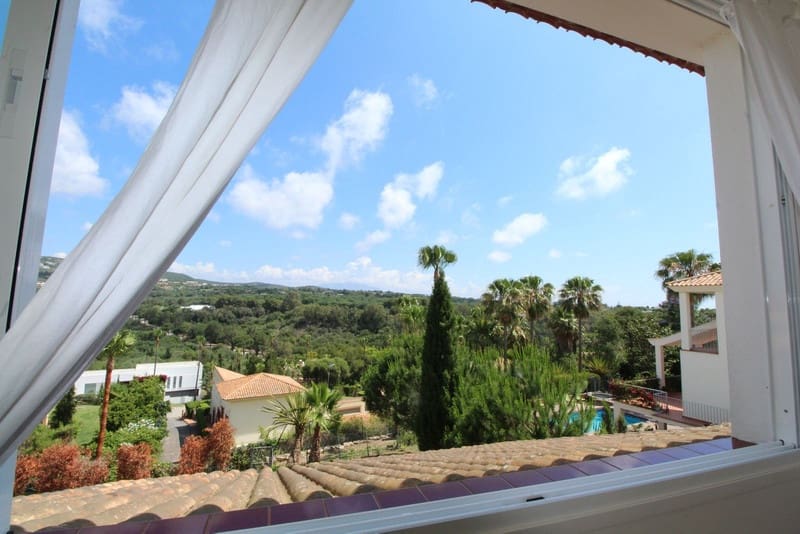 5 soveværelse Villa til salg i Sotogrande med swimmingpool garage - € 1.080.000 (Ref: 8450735)