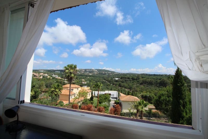 5 soveværelse Villa til salg i Sotogrande med swimmingpool garage - € 1.080.000 (Ref: 8450735)